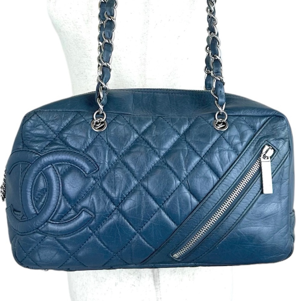 CHANEL Quilted Leather Shoulder Bag in Deep Teal Blue